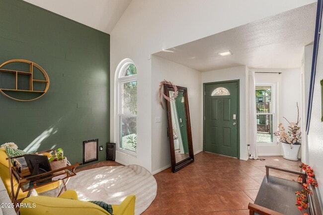 Foto del edificio - 518 E Kerry Ln