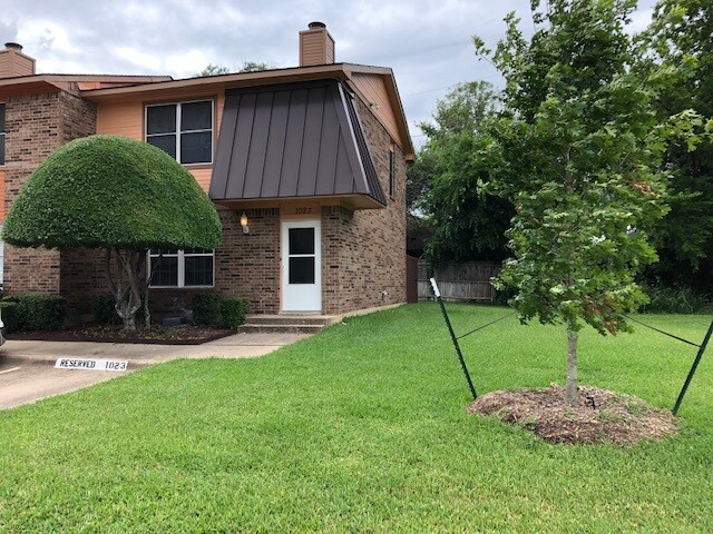 Front entry - 1023 Vedral Pl