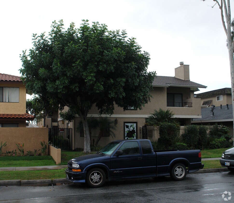 Building Photo - 3762-3768 Howard Ave
