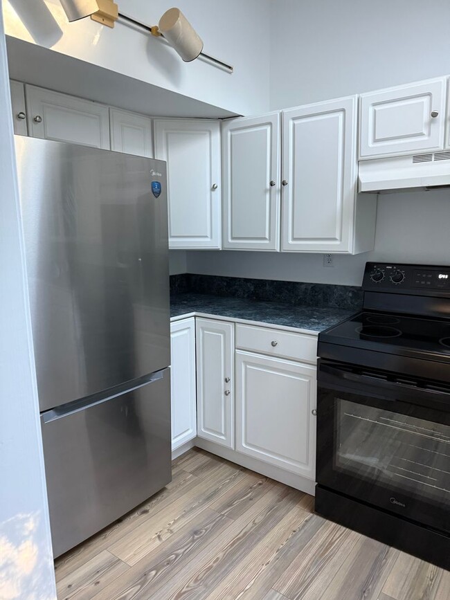 Building Photo - 1431 Central Ave