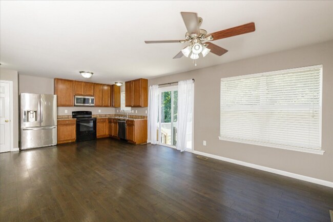 Building Photo - 561 Parkgate Dr