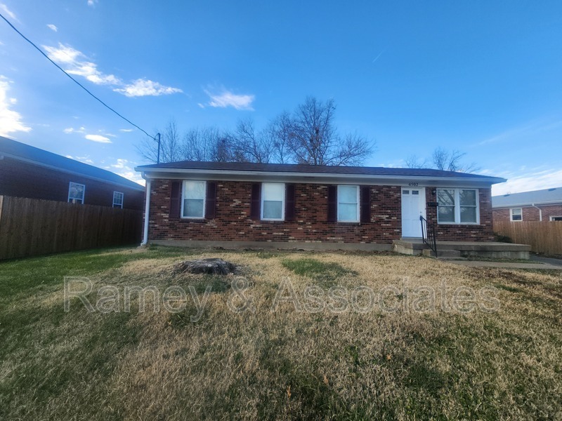 Foto principal - 4502 Broadleaf Dr