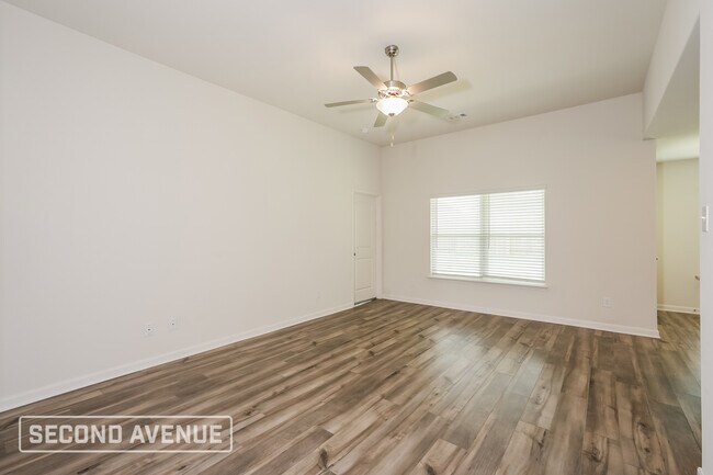 Building Photo - 1325 Woodwinds Dr