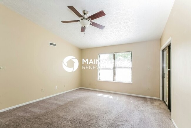 Photo - 3 Bedroom Pet-Friendly Home in Indianapolis, IN with Main Street Renewal