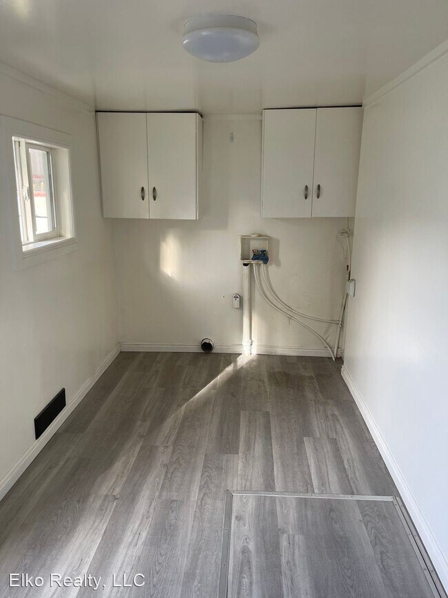 Building Photo - 2 br, 1 bath House - 575 Cedar Street