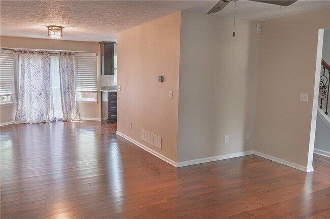 Foto del edificio - 217 Wycliff Dr
