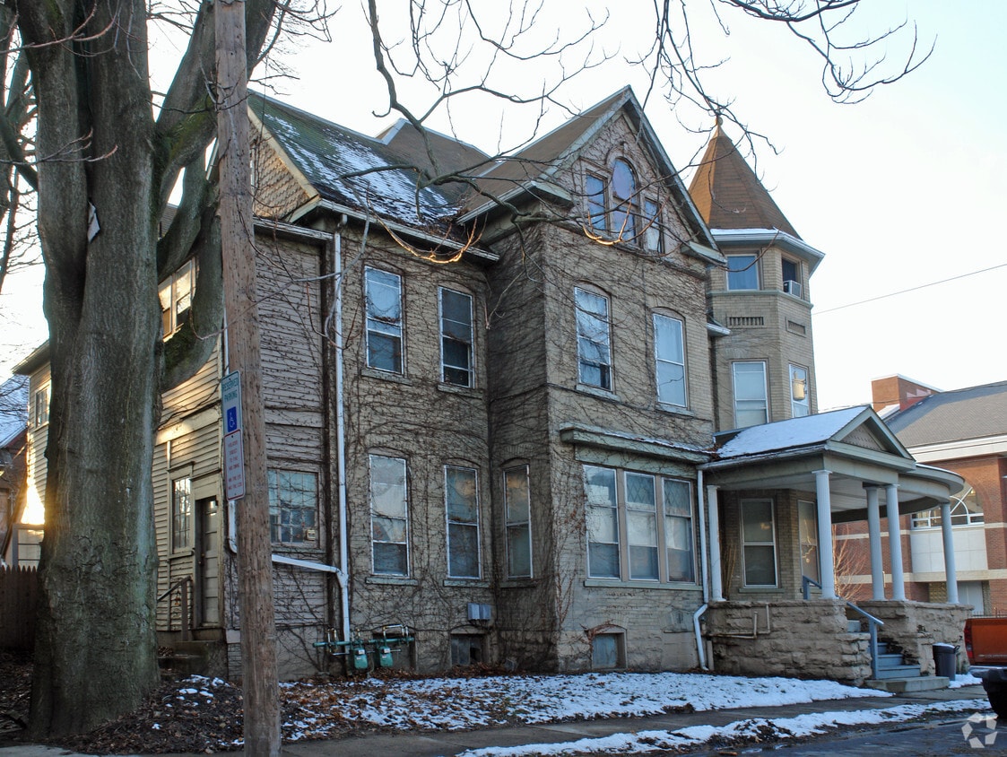 Building Photo - 162-166 E 4th St