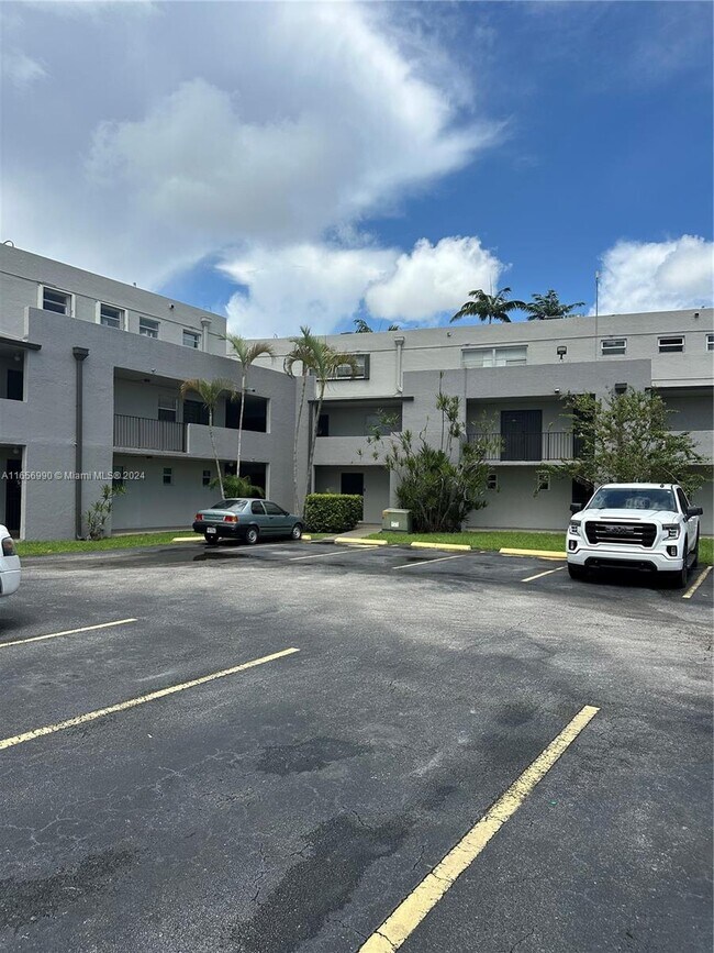 Foto del edificio - 230 NW 87th Ave