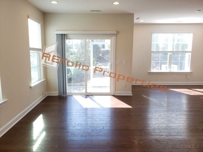 Building Photo - Great 3 Bedroom 2 Car-Garage End Unit Town...