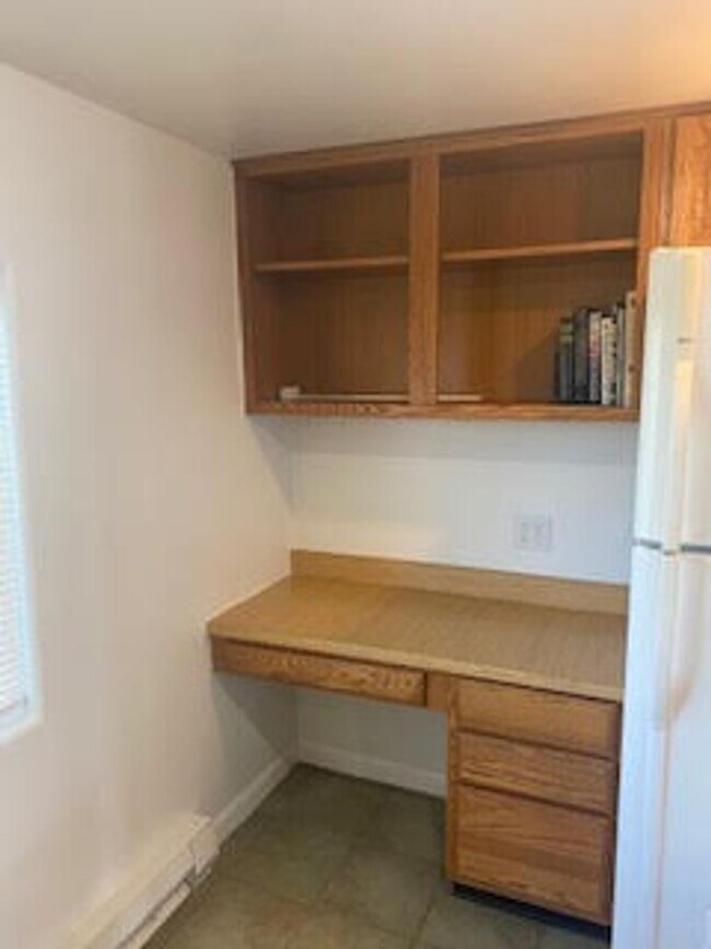 Building Photo - 3 Bedroom 1 bath home now available