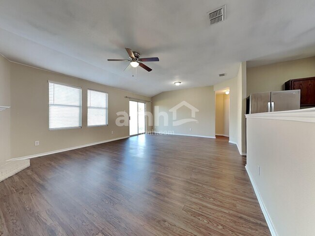 Foto del edificio - 101 Long Prairie Dr