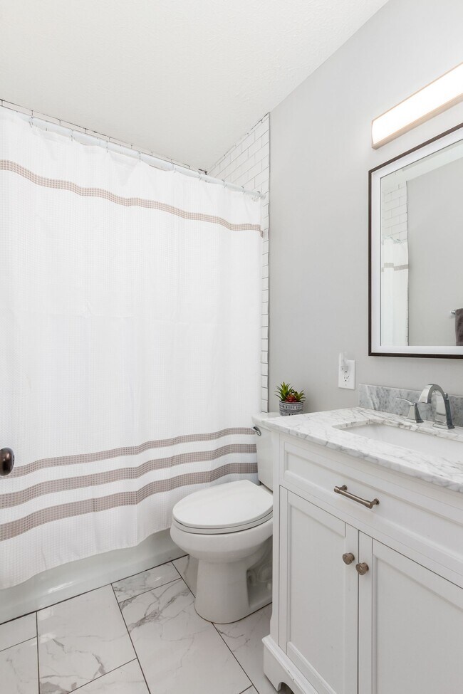 Foto del edificio - 958-976-976 S Champion Ave