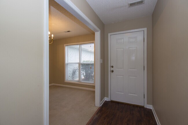 Foto del edificio - Half off first month rent move in special!!