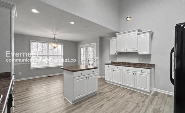 Building Photo - 3 Bed/2 Bath Home with Fenced Yard / Available Now!