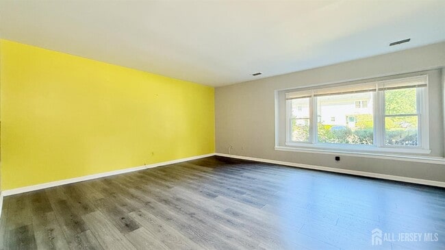 Building Photo - 57 La Rue Ln