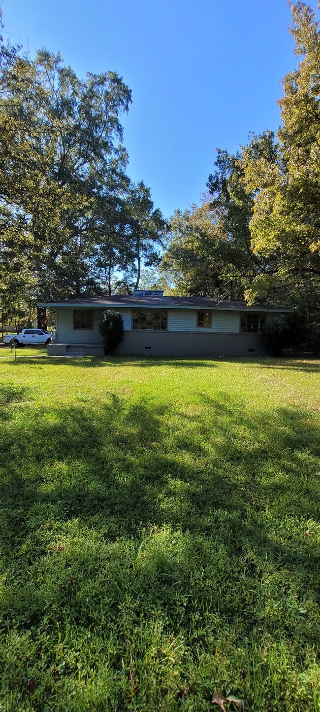Building Photo - 4013 Meadowlane Dr
