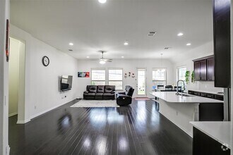 Building Photo - 2921 Zelma Dr