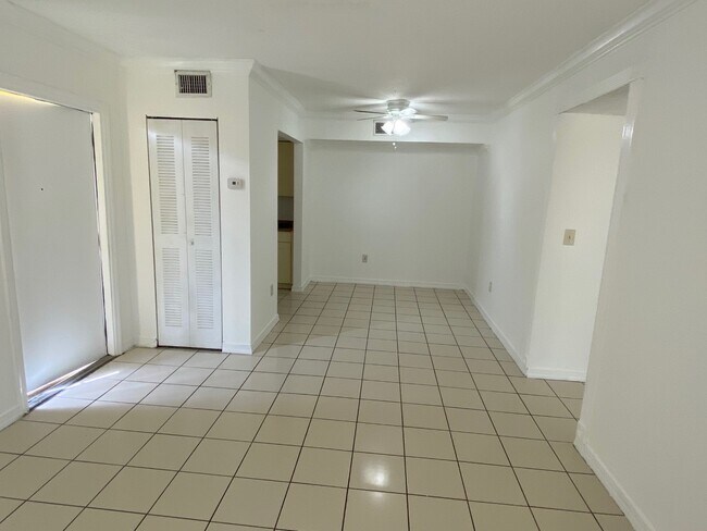 Foto del edificio - 566 NW 114th Ave