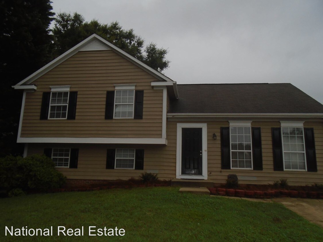 5207 Grenelefe Village Rd, Charlotte, NC 28269 House Rental in