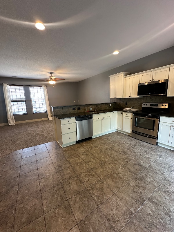 Building Photo - 3600 SE Glenstone Dr