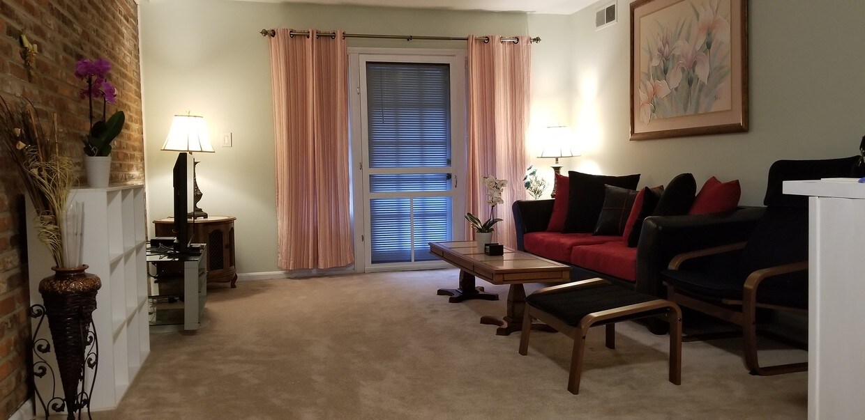 Foto principal - 930 Margarite Dr