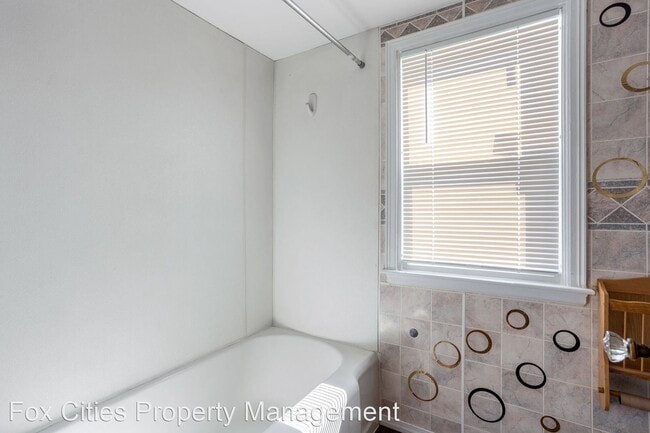 Building Photo - 3 br, 1 bath House - 800 Grand Ave.