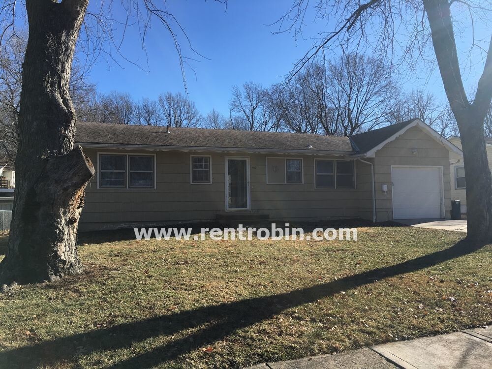 Primary Photo - LEES SUMMIT RANCH AT INCREDIBLE PRICE