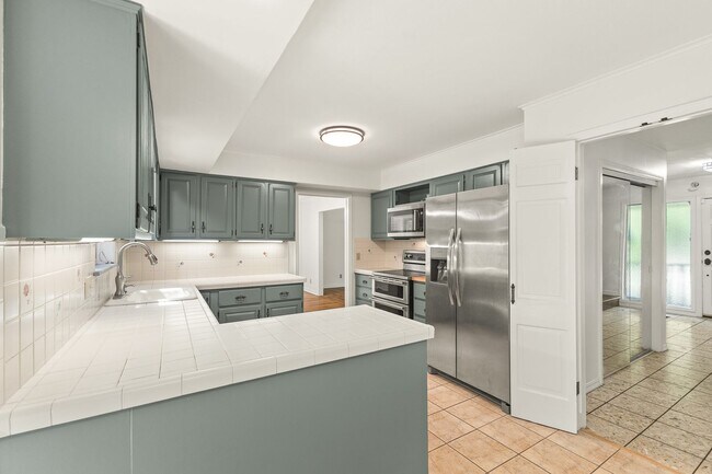 Building Photo - 2825 Inwood Ln