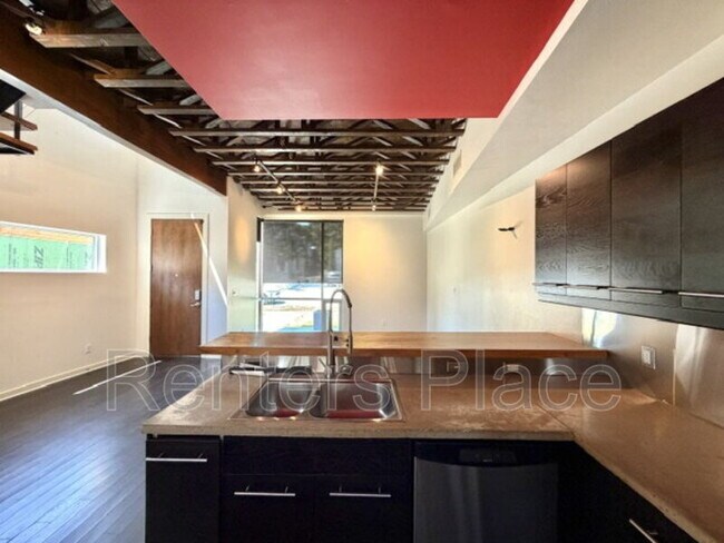 Building Photo - 1411 S Rockford Ave