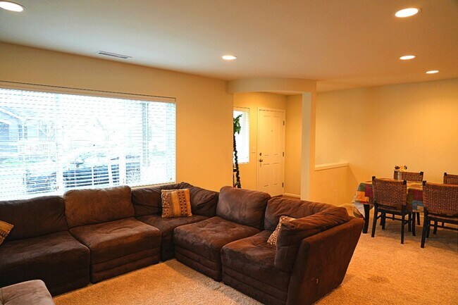 Foto del edificio - Lovely 3 bedroom 2.5 bath + office space i...