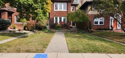 Building Photo - 1142 Victoria Av
