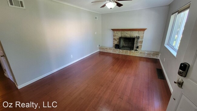 Building Photo - 3 br, 2 bath House - 516 W 6th St