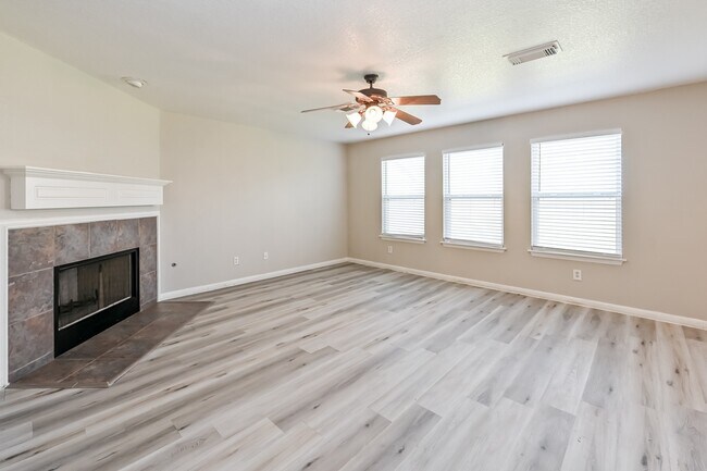 Foto del edificio - 25106 Twister Tr