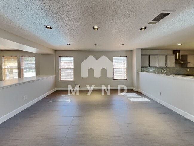 Building Photo - 5455 San Patricio Dr