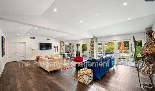 Foto del edificio - 820 Foothill Ln