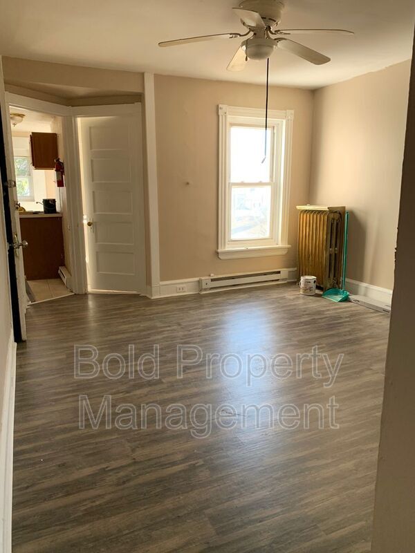 Building Photo - 719 McKnight St