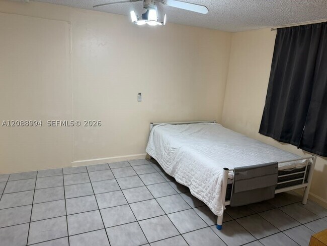Foto del edificio - 1801 NE 51st St