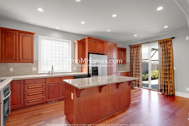 Foto del edificio - Beautiful Three Bedroom Home in Villebois! NEW PHOTOS