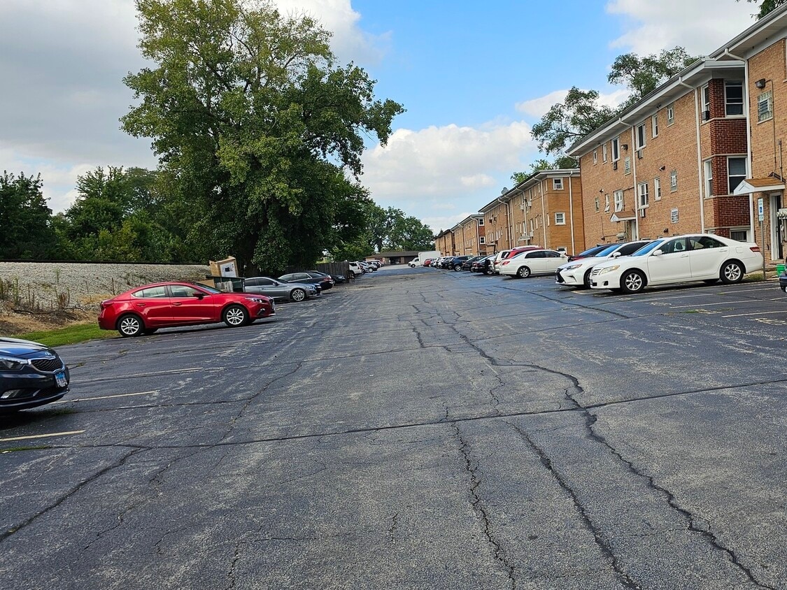 Building Photo - 6862 W Lode Dr