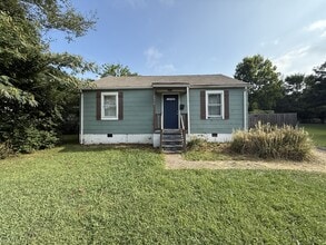 Building Photo - 2336 Boxwood Ln NE