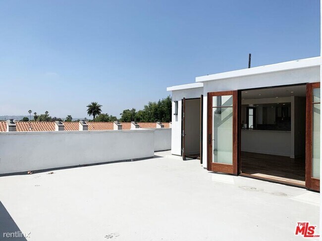 Building Photo - 3 br, 3.5 bath Condo - 859 S Lucerne Blvd ...