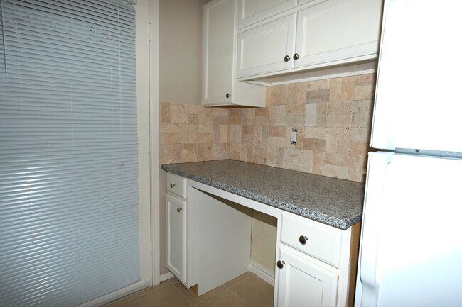 Foto del edificio - 7727 Meadow Park Dr
