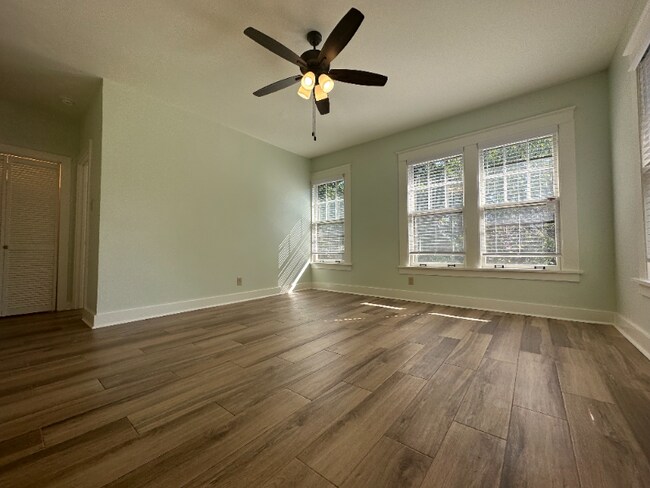 Foto del edificio - 515 E 8th St