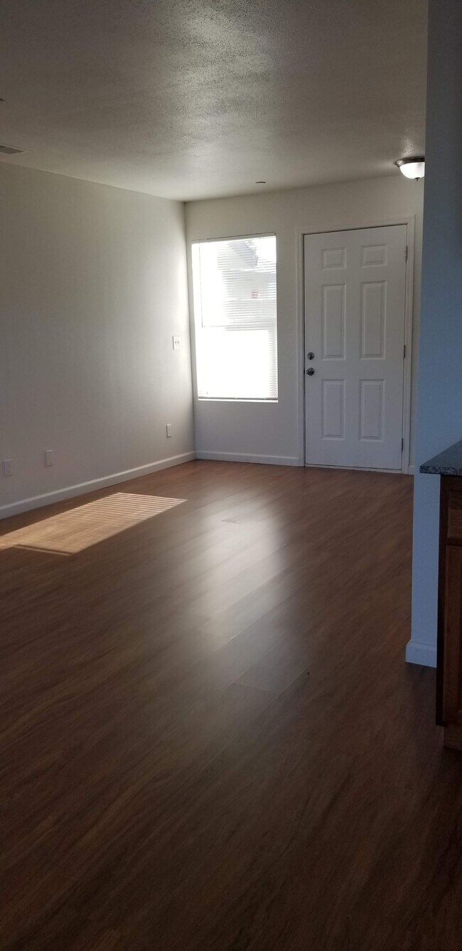 Foto del edificio - 145 Brookridge Dr