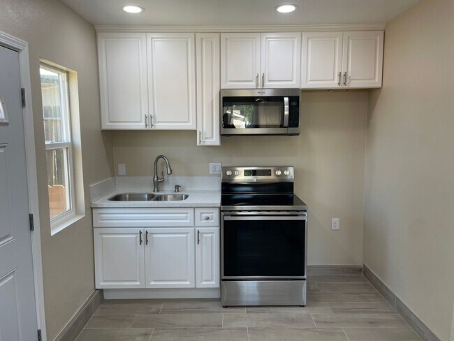 Photo - Cute 1 Bedroom Unit in Nice Neighborhood! ... House