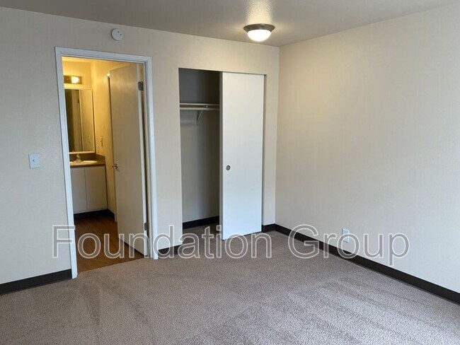 Building Photo - 321 10th Ave
