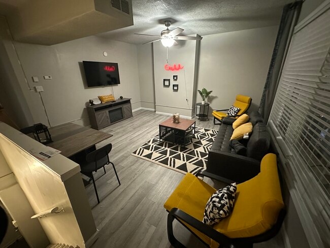 Foto del edificio - 1734 E Carson St