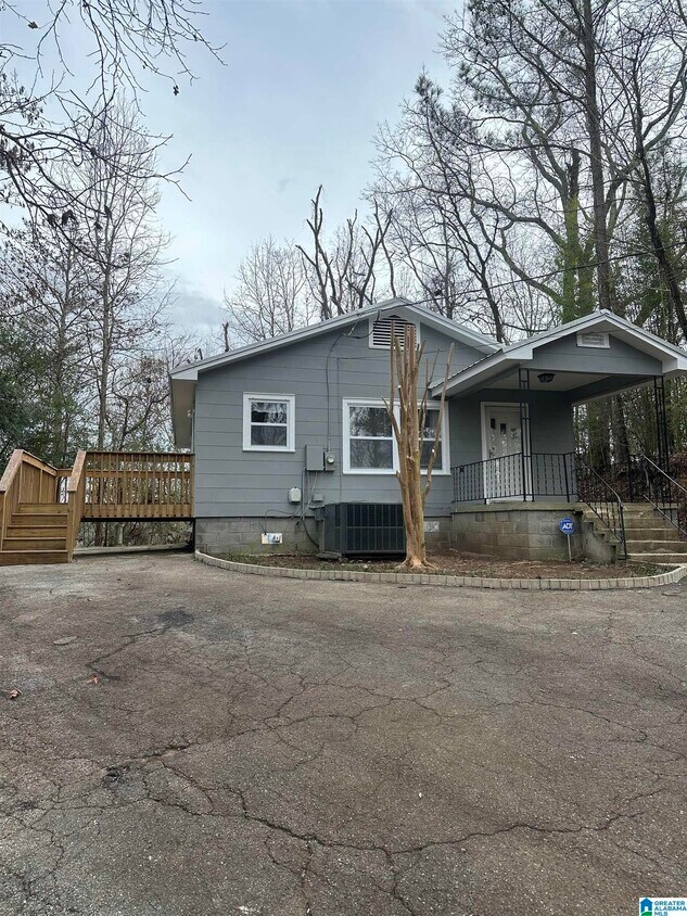Primary Photo - 155 Inthawoods Cir