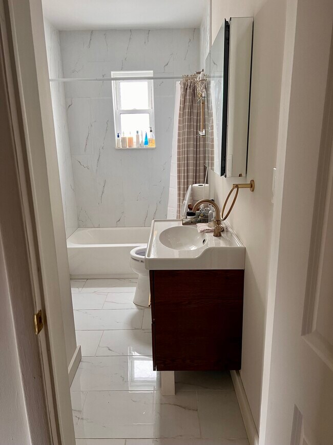 Bathroom - 282 Delano Pl
