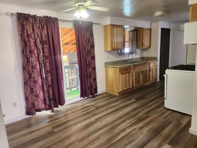 Building Photo - Charming home